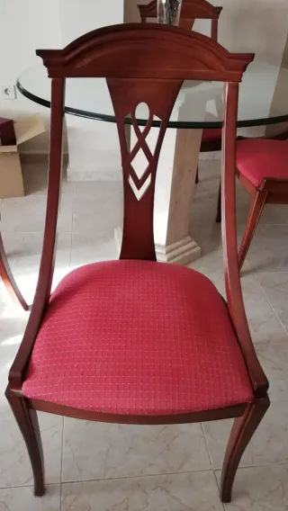 Elegantes sillas de madera.