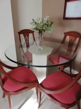 Elegantes sillas de madera.