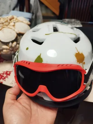 Casco de esquí infantil. Muy poco uso