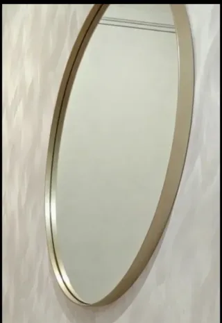 Elegante espejo ovalado dorado 70 cm