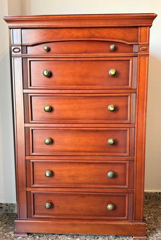 Dormitorio de madera estilo clásico