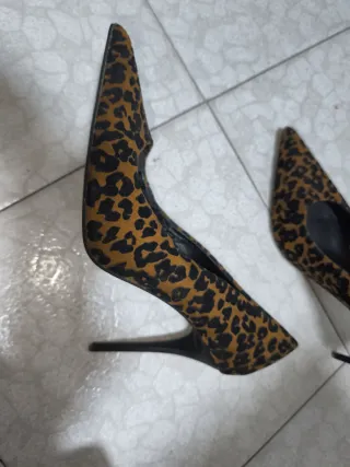 Tacchi leopardo scuri
