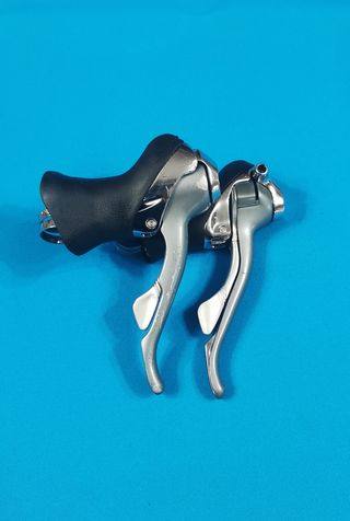 Manetas Shimano 600 ST-6400