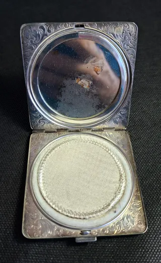 Antigua polvera art nouveau