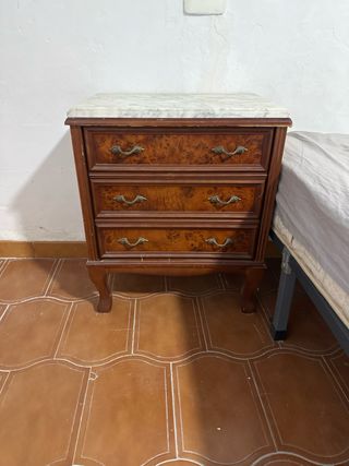 Mesita de noche clásica mármol y madera