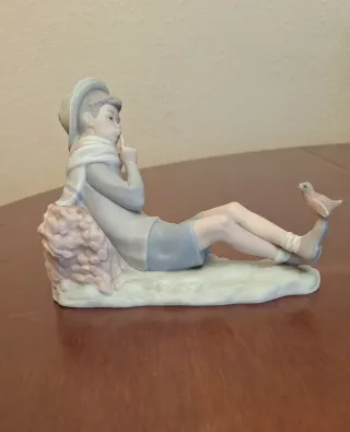 Figura Lladró Niño con Pájaro Porcelana