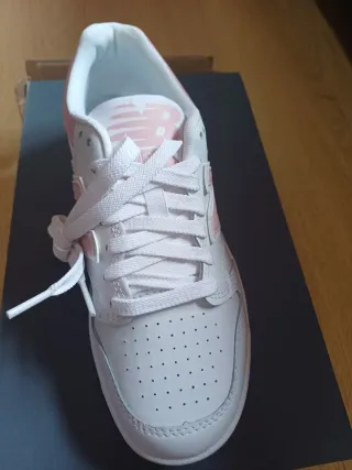 Deportivas New Balance Blancas y Rosas. NUEVAS!!