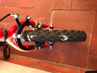 Bonita bici infantil roja 3/5 años