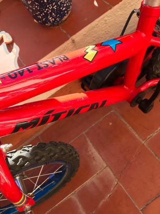 Bonita bici infantil roja 3/5 años