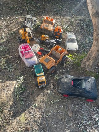 Lote de coches y camiones antiguos de juguete