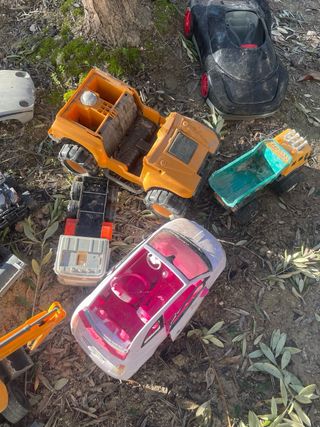 Lote de coches y camiones antiguos de juguete