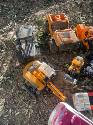 Lote de coches y camiones antiguos de juguete