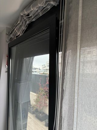 Puerta doble aluminio oscilobatiente con cristal