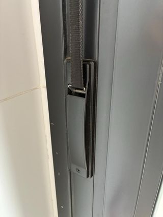 Puerta doble aluminio oscilobatiente con cristal