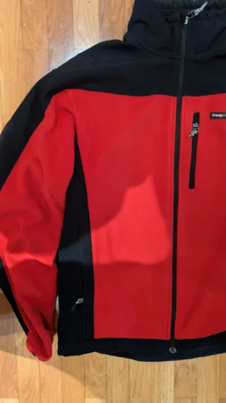 Forro polar Trangoworld rojo y negro