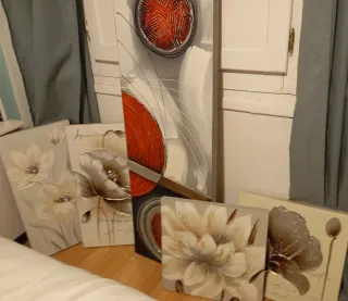 Cuadros decorativos beige y rojo