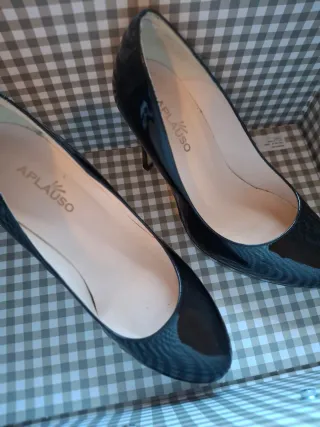 Zapatos de tacón charol negro