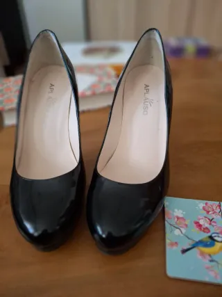 Zapatos de tacón charol negro