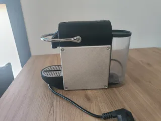 Cafetera Nespresso DeLonghi Pixie Plata