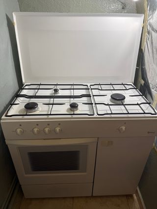 Cocina de gas blanca Balay