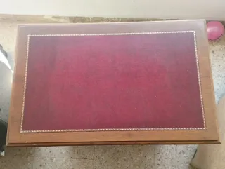 Mesa auxiliar vintage de madera y piel