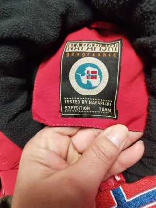 Parka Napapijri Roja, forro de felpa.Muy calentita