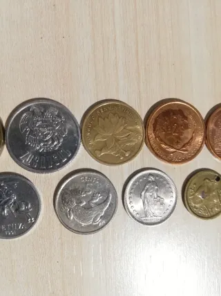 12 MONEDAS EXTRANJERAS