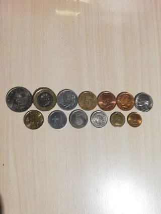 12 MONEDAS EXTRANJERAS