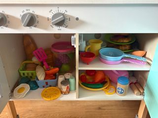 Cocina de juguete de madera con luz y utensilios