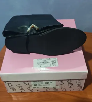 Stivali neri Lavia con dettagli strass