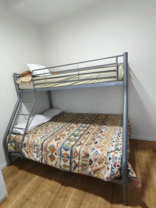 Litera 130+90 con colchones casi a estrenar