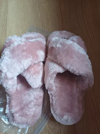 Zapatillas de estar por casa mujer rosas.Nuevas