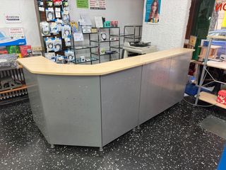 Mostrador de madera y metal URGE VENTA