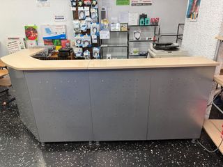 Mostrador de madera y metal URGE VENTA