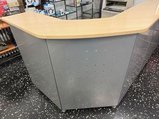 Mostrador de madera y metal URGE VENTA