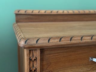 Conjunto 2 mesitas noche y cómoda antiguas