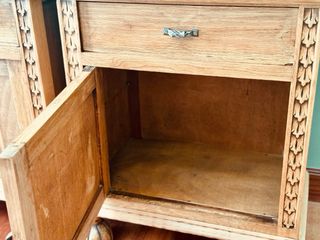 Conjunto 2 mesitas noche y cómoda antiguas