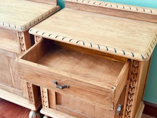 Conjunto 2 mesitas noche y cómoda antiguas