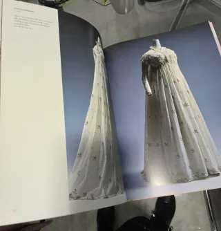 Moda. una Historia Desde el Siglo XVIII Al Sigl...