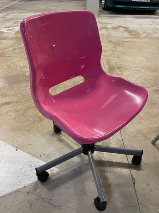 Silla de escritorio rosa y gris