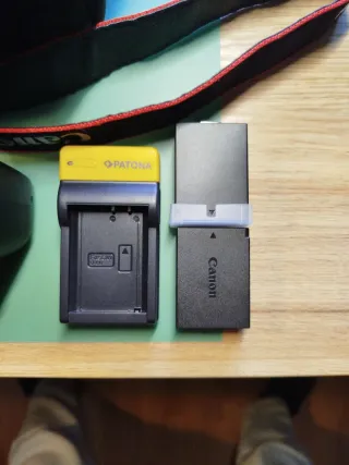 Canon EOS 4000D + 2 Baterías