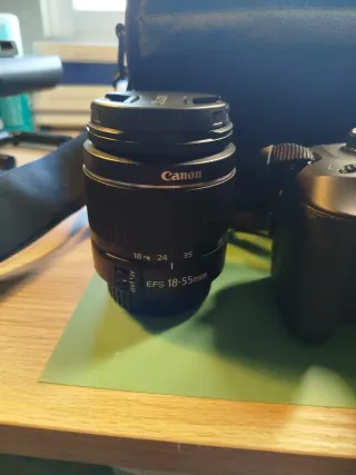 Canon EOS 4000D + 2 Baterías