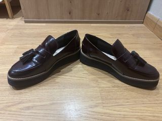 Zapatos burdeos plataforma con borlas