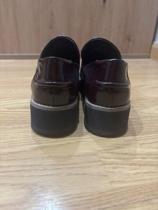 Zapatos burdeos plataforma con borlas