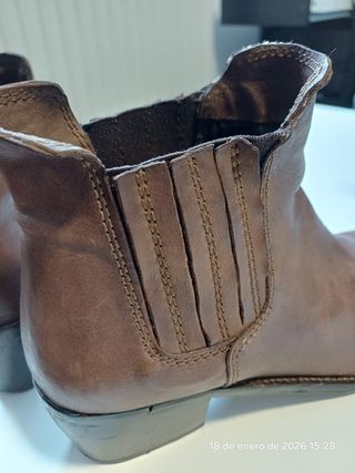 Botines de cuero marrones