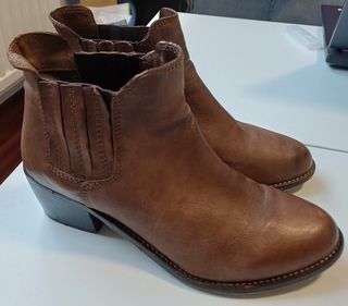 Botines de cuero marrones