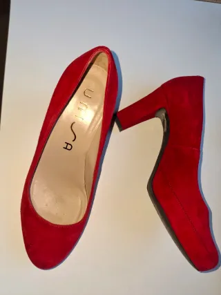 Zapatos de ante rojos