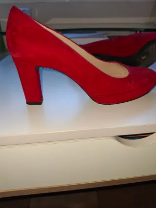 Zapatos de ante rojos