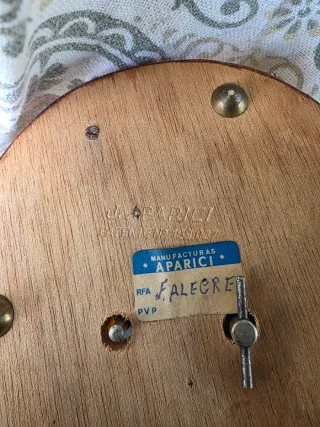 botijo antiguo con caja musical