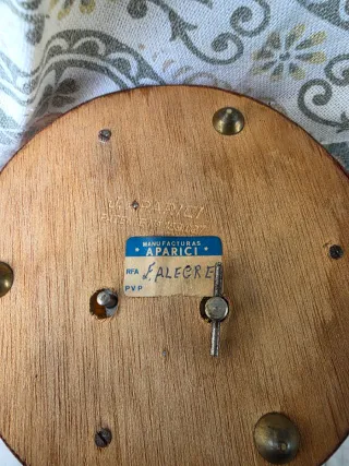 botijo antiguo con caja musical